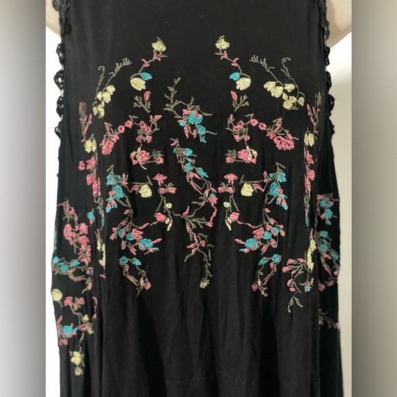 POL High Collar Embroidered Floral Sleeveless Top Size Small - Picture 5 of 13
